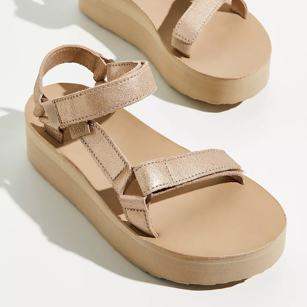 Teva Women's Flatform Universal Strappy Sandals size 7 gold new with tags